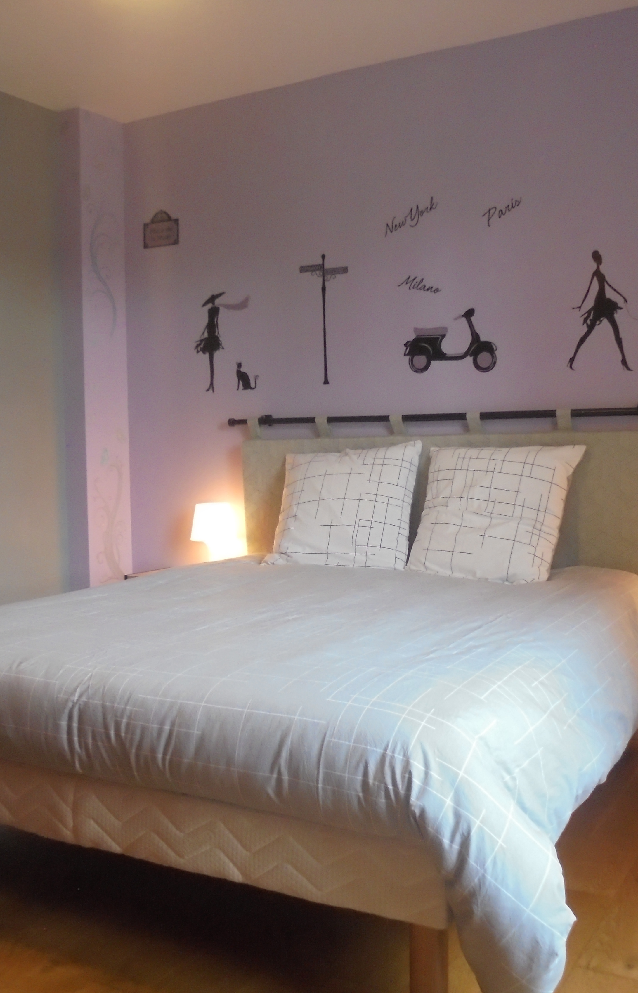 Chambre Violette du gîte avec lit double